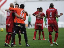 Jugadores del Mallorca celebran su triunfo sobre el Betis. AFP  /