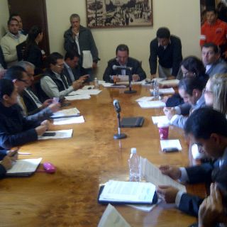 Sesionan en el Congreso para atender veto de Emilio