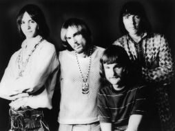 El guitarrista fue encontrado esta mañana afuera de su casa del condado de Orange, EU. AP  /