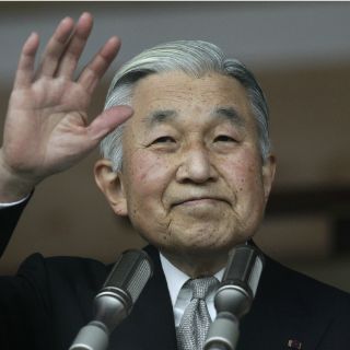 Emperador japonés cumple 79 con ganas seguir trabajando