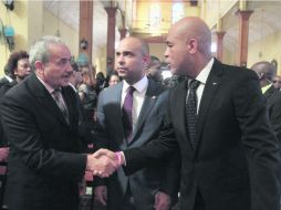 Michel Martelly, presidente de Haití, y Pedro Antonio González, embajador venezolano, en una misa por la recuperación de Chávez. EFE  /