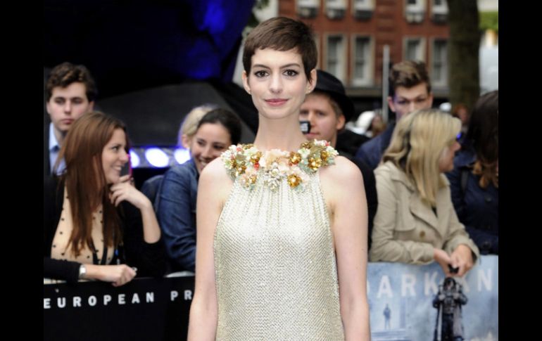 Hathaway perdió más de 12 kilos para interpretar el declive de Fantine. ARCHIVO  /