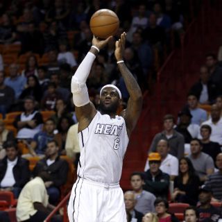 James establece marca