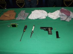 A los dos sujetos les fueron asegurados un desarmador y varios artículos, los cuales había sustraído del domicilio.  /