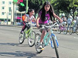 Cada domingo, la Vía RecreActiva es punto de reunión para las familias tapatías, quienes acuden a disfrutar de la ciudad.  /