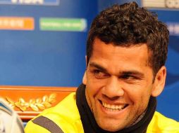 Daniel Alves se mostró contento por la renovación de Messi, Xavi y Puyol. ARCHIVO  /