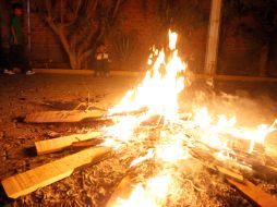 Las autoridades zapopanas hacen un llamado para evitar encender fogatas porque es dañino para el ambiente. ARCHIVO  /