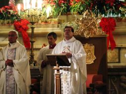 El cardenal ofició ayer la tradicional misa de Gallo ante cientos de personas que asistieron a la Catedral Metropolitana. NOTIMEX  /