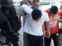 Fueron detenidos siete presuntos responsables de cometer robo con violencia y portar armas. ARCHIVO  /