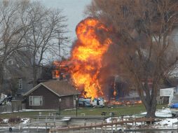 El exconvicto se suicidó tras asesinar a balazos a dos bomberos luego de provocar un incendio. AP  /