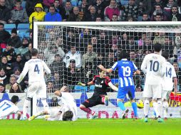 Suplente. Íker Casillas no puede detener un tiro del Espanyol, hace dos jornadas, para evitar el empate a dos con el Espanyol. AP  /