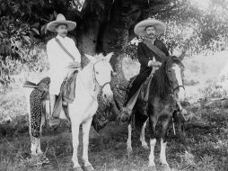 SARA CASTREJÓN. En la imagen, el general Félix P. Alvarez y Pedro Ramírez, oficiales maderistas  en 1911. ESPECIAL  /