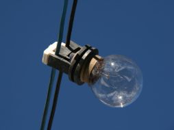 La Unión Europea fijó un calendario para suprimir progresivamente las bombillas. ESPECIAL  /