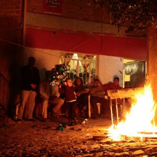 Baja cifra de fogatas en Navidad; crece quema de pirotecnia