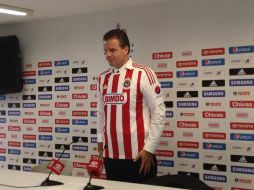 Dennis te Kloese ya se enfundó en la playera rojiblanca en su presentación. ESPECIAL  /