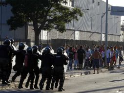 Entre el jueves y viernes pasado se llevaron a cabo saqueos en un centenar de comercios. ARCHIVO  /