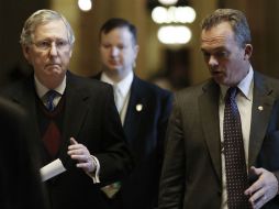 Legisladores estadounidenses trabajan para evitar un abismo fiscal. AFP  /