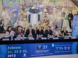 Imagen del presidium de la rueda de prensa sobre el módulo de cirugía del CIAM 2013. ESPECIAL  /