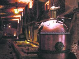 Daños. La industria tequilera es la más afectada con la imitación.  /