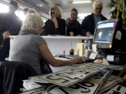 La cifra de placa entergadas ha aumentado un 15 % más que en 2011. EFE  /