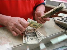 En plazas de Nuevo Laredo y Reynosa reportó un mínimo a la compra de 12.40 pesos por unidad. ARCHIVO  /