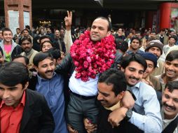 Mohammed Shahid Nazir fue recibido como un héroe en su país. AFP  /
