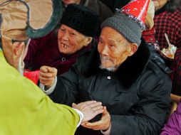 Una China que se desarrolla velozmente está enfrentando dificultades para cuidar a su población que envejece. XINHUA  /