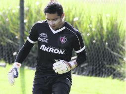 Dura prueba. El portero chileno del Atlas, Miguel Pinto, se medirá hoy al poder ofensivo del América. MEXSPORT  /