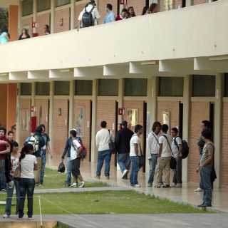 Universidades locales dejan atrás a la tesis como opción de titulación