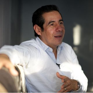 Yordi Rosado dice escribir libros para ayudar y no por vender