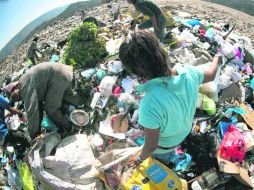 HABITAT. En el basurero un puñado de familias han hecho su propio barrio a unos metros de la basura del nuestro.  /