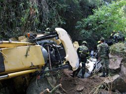 Miembros de organismos de socorro que realizan actividades de búsqueda en el sitio del accidente. EFEDIARIO DEL HUILA  /