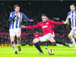 Vuelve a brillar. Robin van Persie marcó el segundo tanto de los Red Devils y ya es líder goleador de la Premier. XINHUA  /