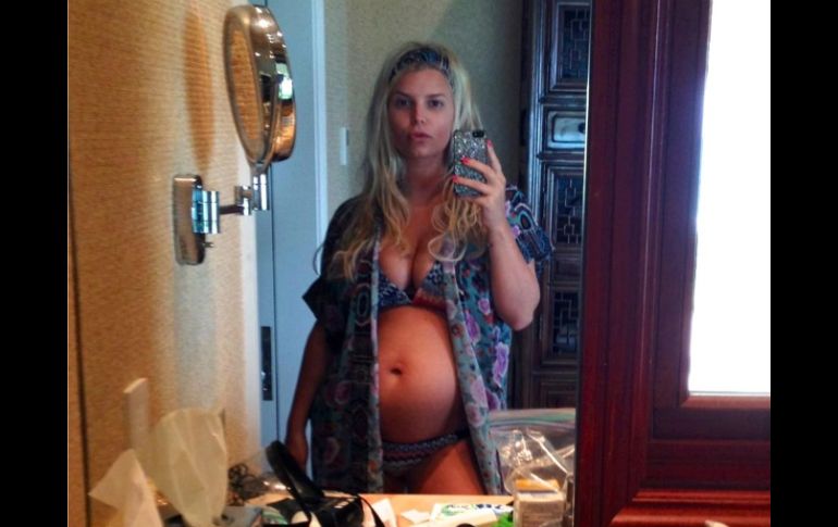 La actriz estadounidense Jessica Simpson se encuentra de vacaciones en la playa para recibir el Año Nuevo. ESPECIAL TWITTER  /