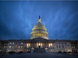 Capitolio estadounidense. Republicanos y demócratas tatan de evitar el aumento de impuestos y reducir el déficit. EFE  /