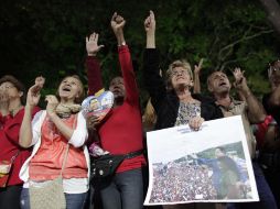 Simpatizantes de Hugo Chávez se reúnen para mostrar su apoyo al mandatario. AP  /