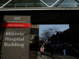 La jefa de la diplomacia estadounidense,  Hillary Clinton permanece en el Hospital Presbiteriano de Nueva York. ARCHIVO  /