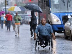 Las pocas personas que circularon por la ciudad fantasma brindaron estampas como esta. E BARRERA  /