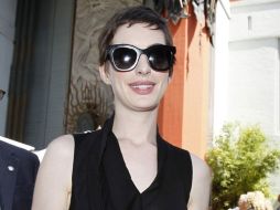 Anne Hathaway festejó la llegada de 2013 cantando junto a Madonna en una fiesta colmada de estrellas. ARCHIVO  /
