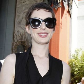 Anne Hathaway quiere tener cinco hijos con su esposo