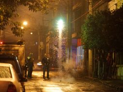 Algunos vecinos continuaron con la pirotecnia.  /