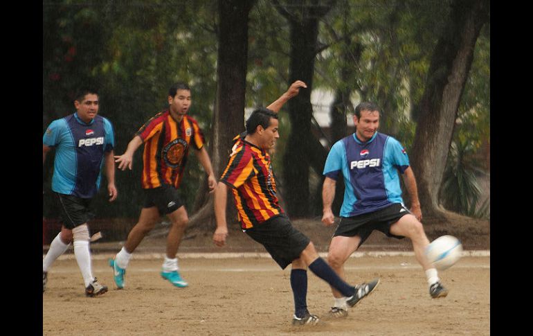 El partido de solteros contra casados.  /