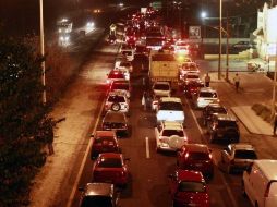 Las autoridades municipales y estatales han reportado fuerte carga vehicular en las principales carreteras de la Entidad. ARCHIVO  /