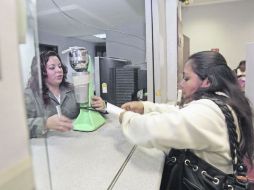 Pignorantes. En enero, muchas personas acuden a las casas de empeño para salir del ''bache económico''. ARCHIVO EL INFORMADOR  /