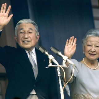 Emperador Akihito pide seguir ayudando a víctimas de terremoto