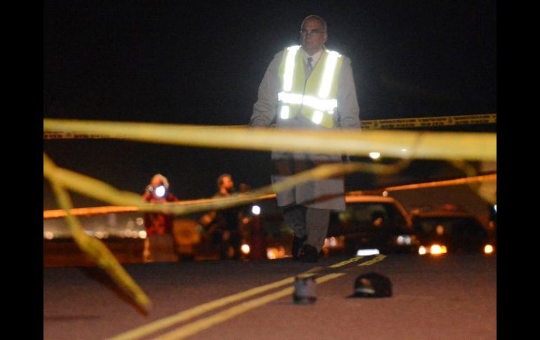 Un policía en el sitio donde el fotógrafo fue arrollado ayer en Los Ángeles. REUTERS REUTERS /