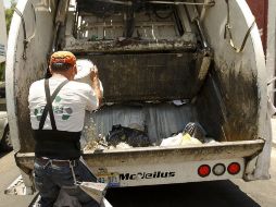 Las autoridades recomiendan a la población resguardar la basura en sus domicilios hasta mañana jueves. ARCHIVO  /