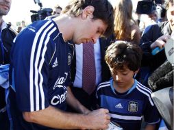 El futbolista argentino está aprendiendo la tarea de ser padre. ARCHIVO EL INFORMADOR /