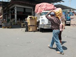 Actualmente el flujo de camiones pesados en el Mercado de Abastos supera los cuatro mil al día. ARCHIVO EL INFORMADOR /