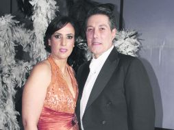 Con el festejado. Frieda Huerta de López y Ricardo López Aceves.  /